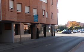 Hostal ** EC León