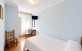 Hostal ** EC León